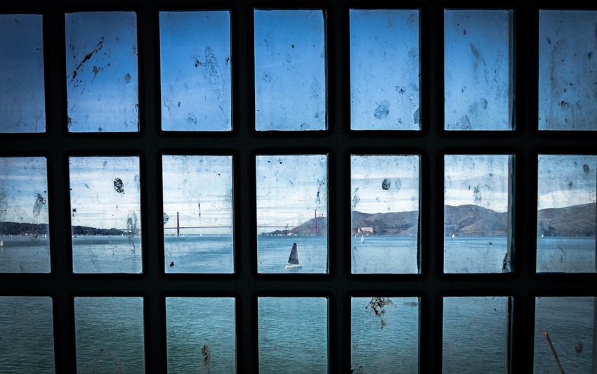 alcatraz view of golden gate bridge